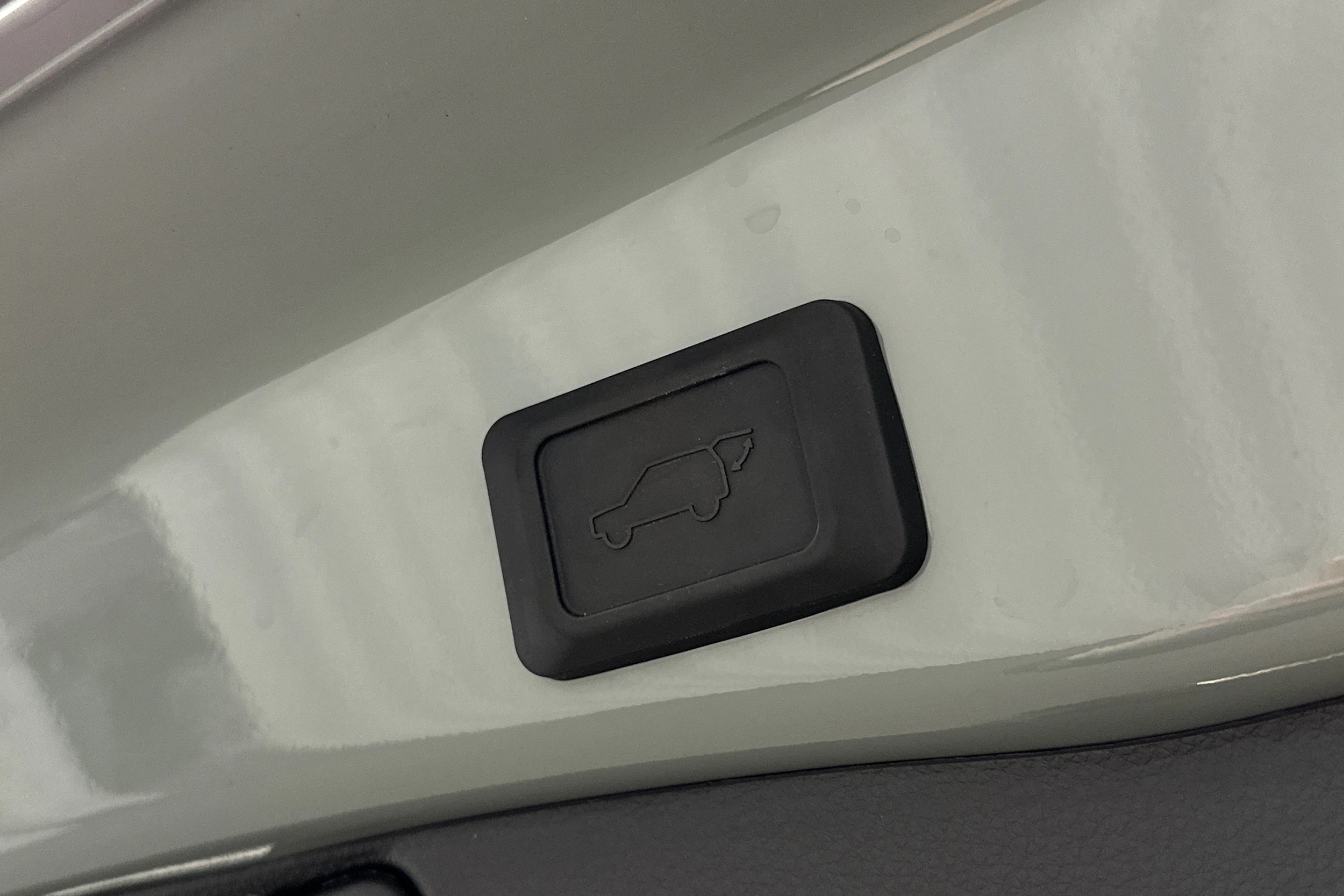 harmaa Toyota RAV4 2022 kuva 16.