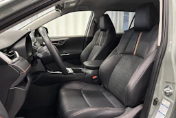 harmaa Toyota RAV4 2022 kuva 17.