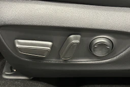 harmaa Toyota RAV4 2022 kuva 18.