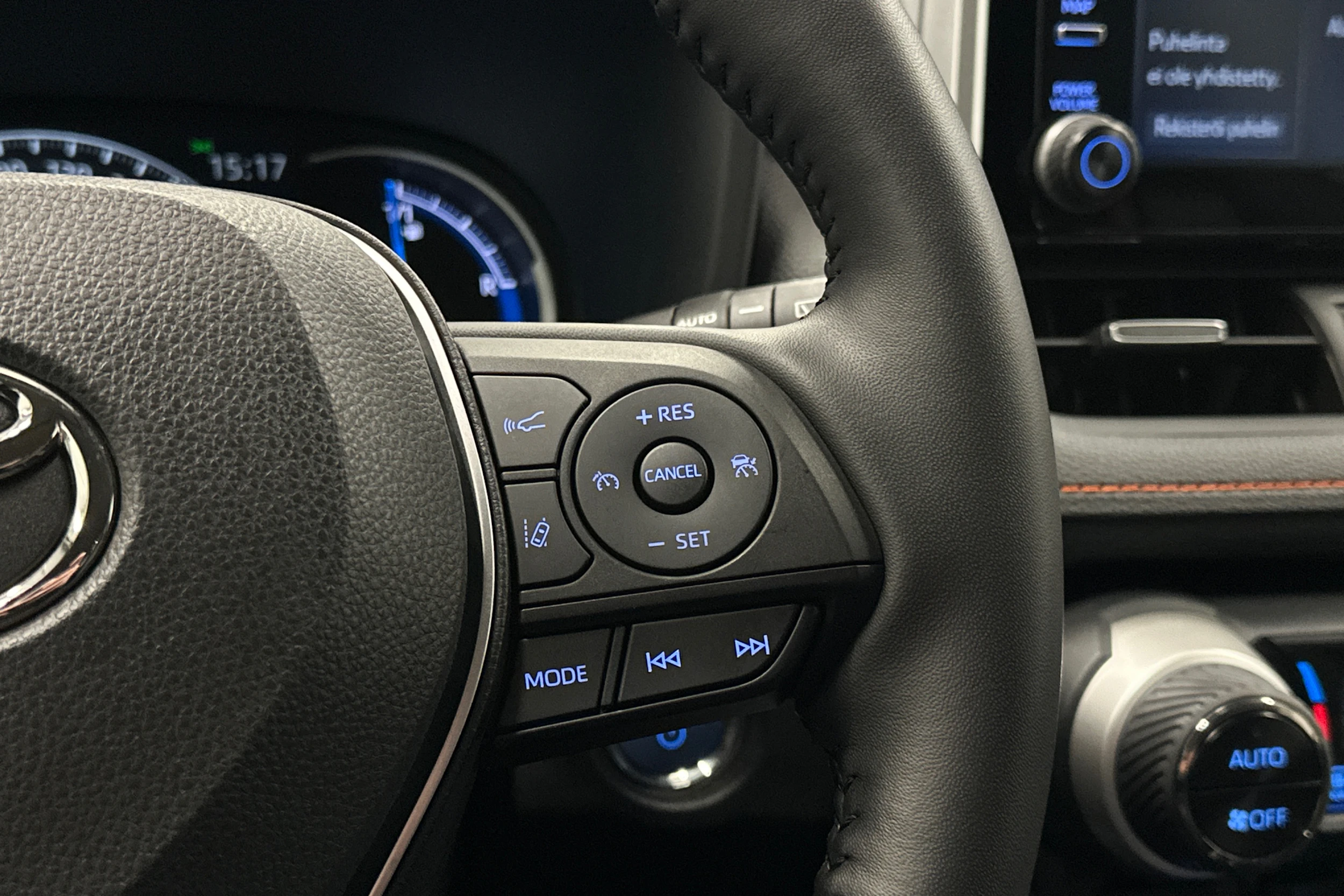 harmaa Toyota RAV4 2022 kuva 21.