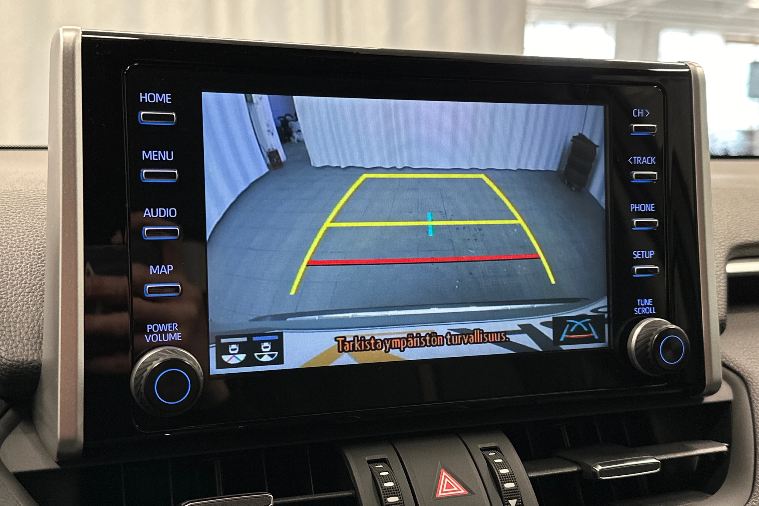 harmaa Toyota RAV4 2022 kuva 24.