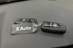 harmaa Toyota RAV4 2022 kuva 27.