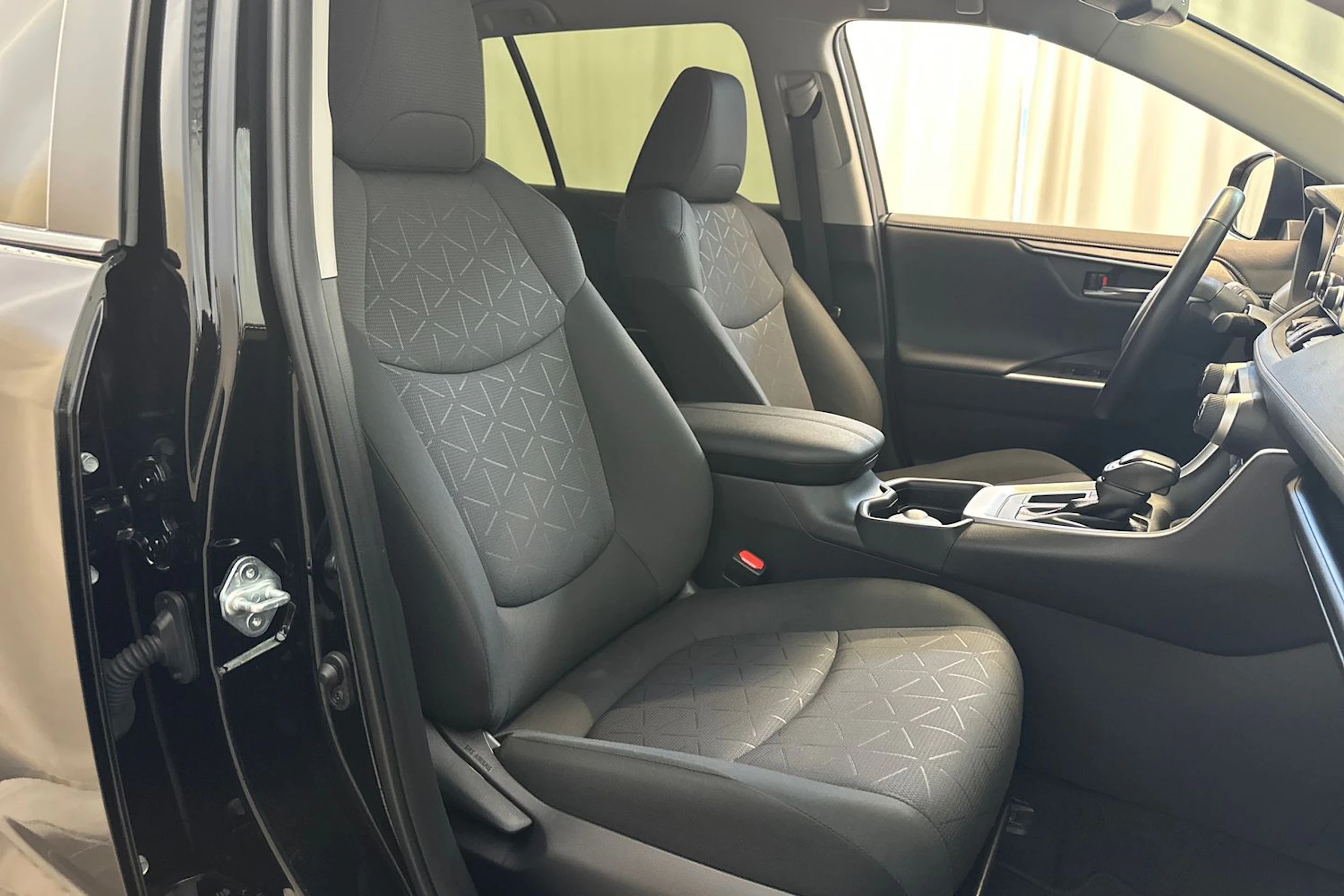 Toyota RAV4 2022 kuva 11.