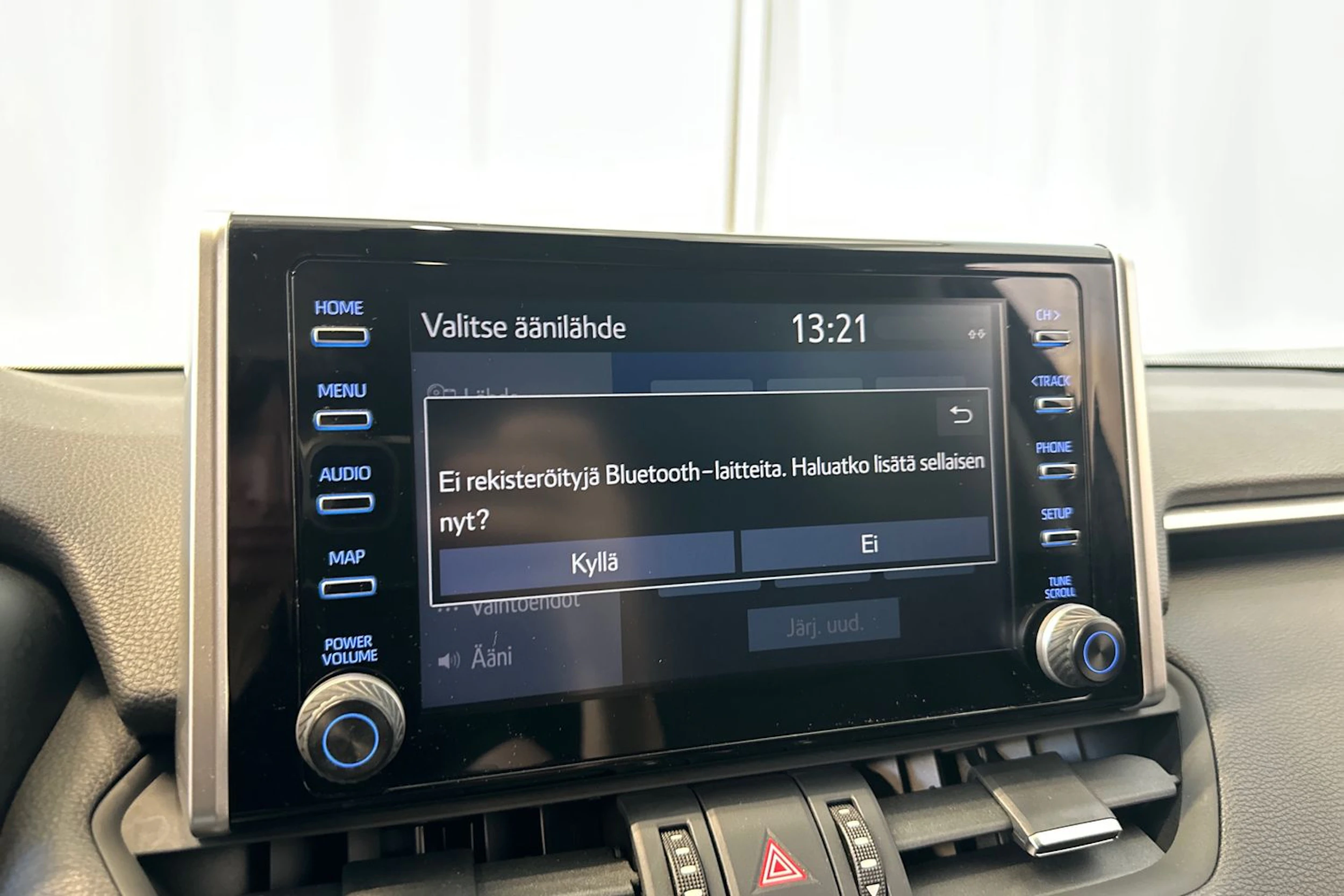 Toyota RAV4 2022 kuva 24.