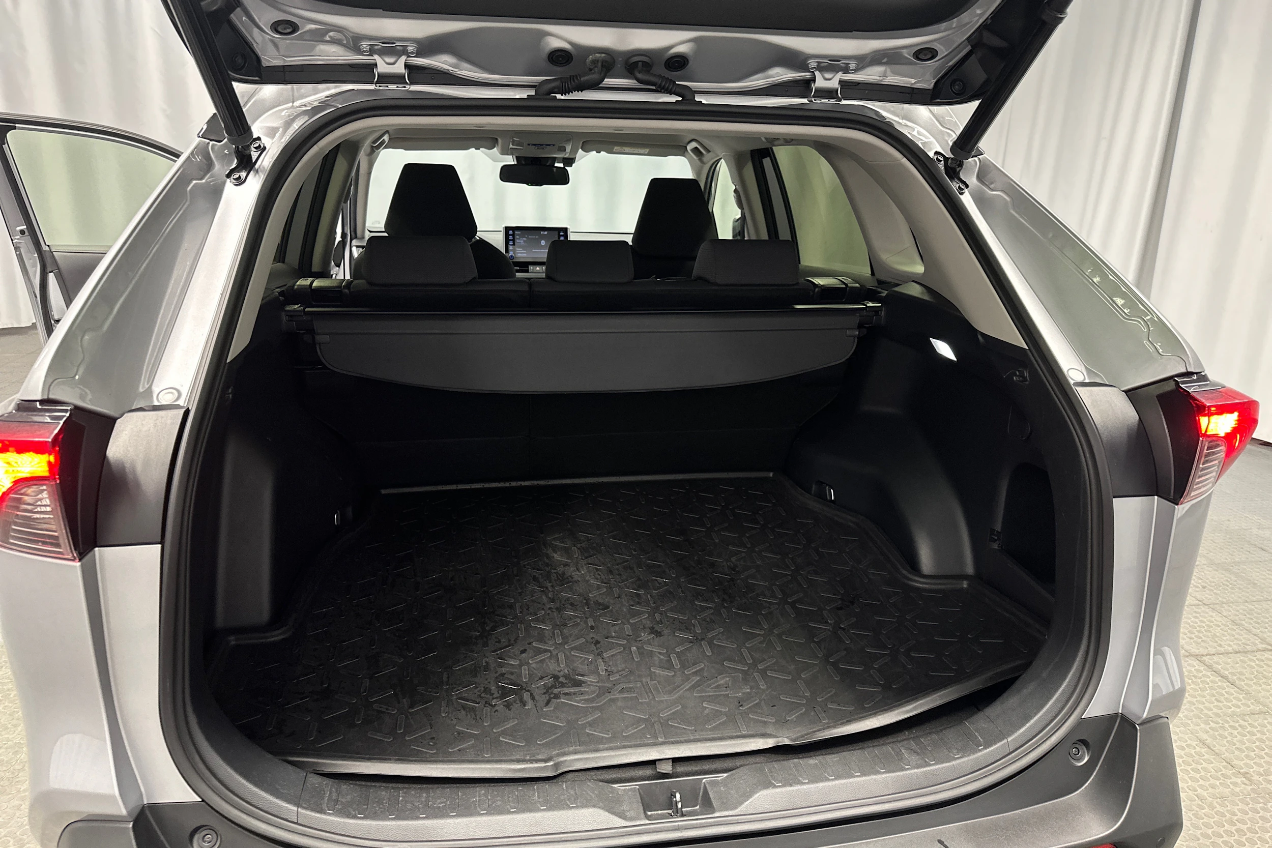 hopea Toyota RAV4 2022 kuva 29.