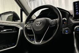 harmaa Toyota RAV4 2022 kuva 18.