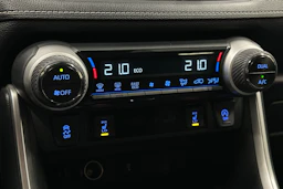 harmaa Toyota RAV4 2022 kuva 26.
