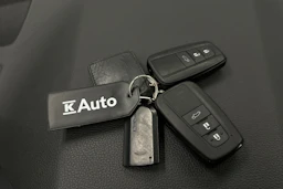 harmaa Toyota RAV4 2022 kuva 32.