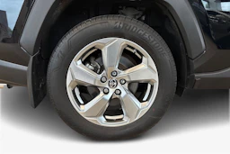 musta Toyota RAV4 2022 kuva 9.