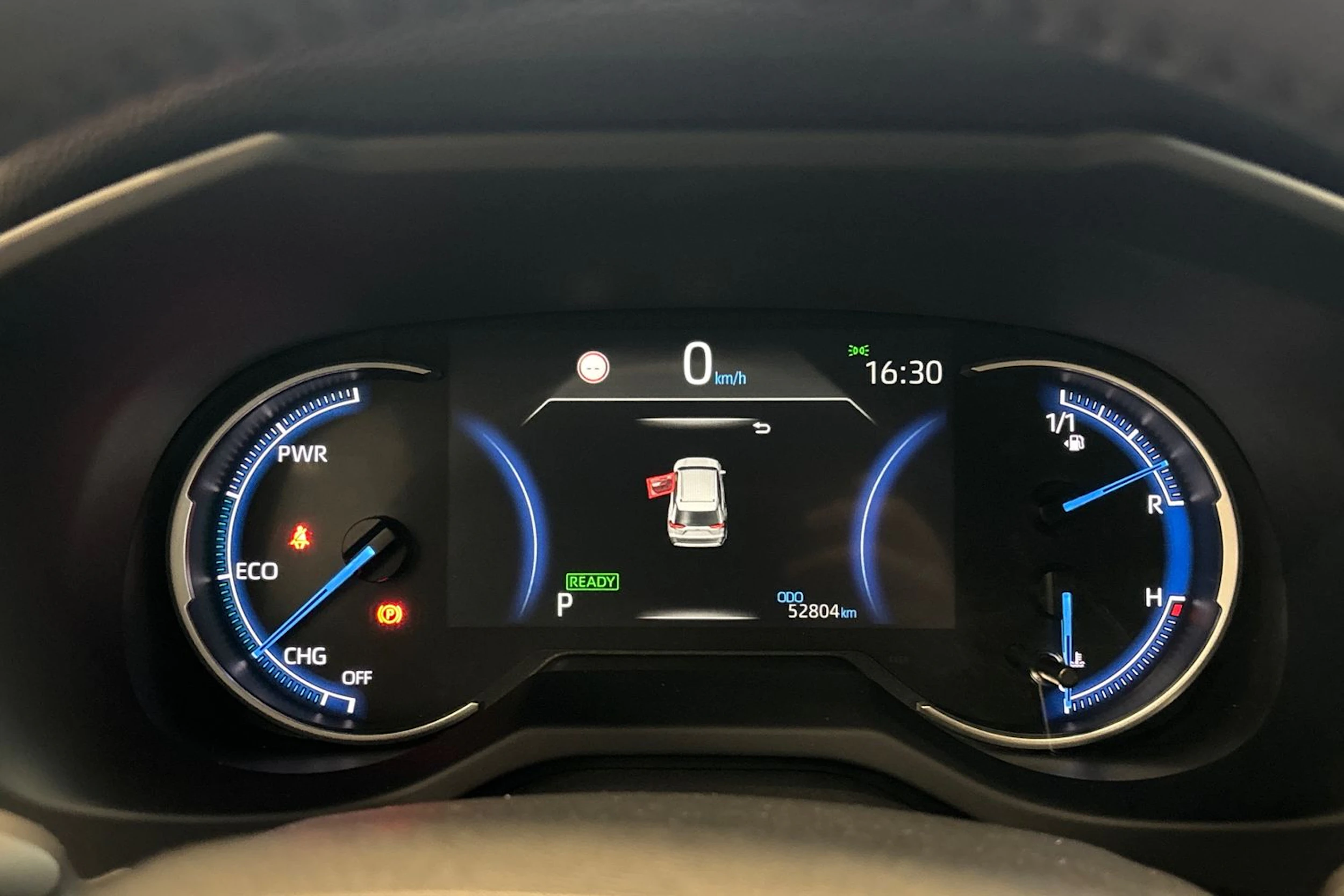 musta Toyota RAV4 2022 kuva 29.