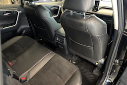musta Toyota RAV4 2022 kuva 32.
