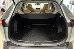 harmaa Toyota RAV4 2022 kuva 15.