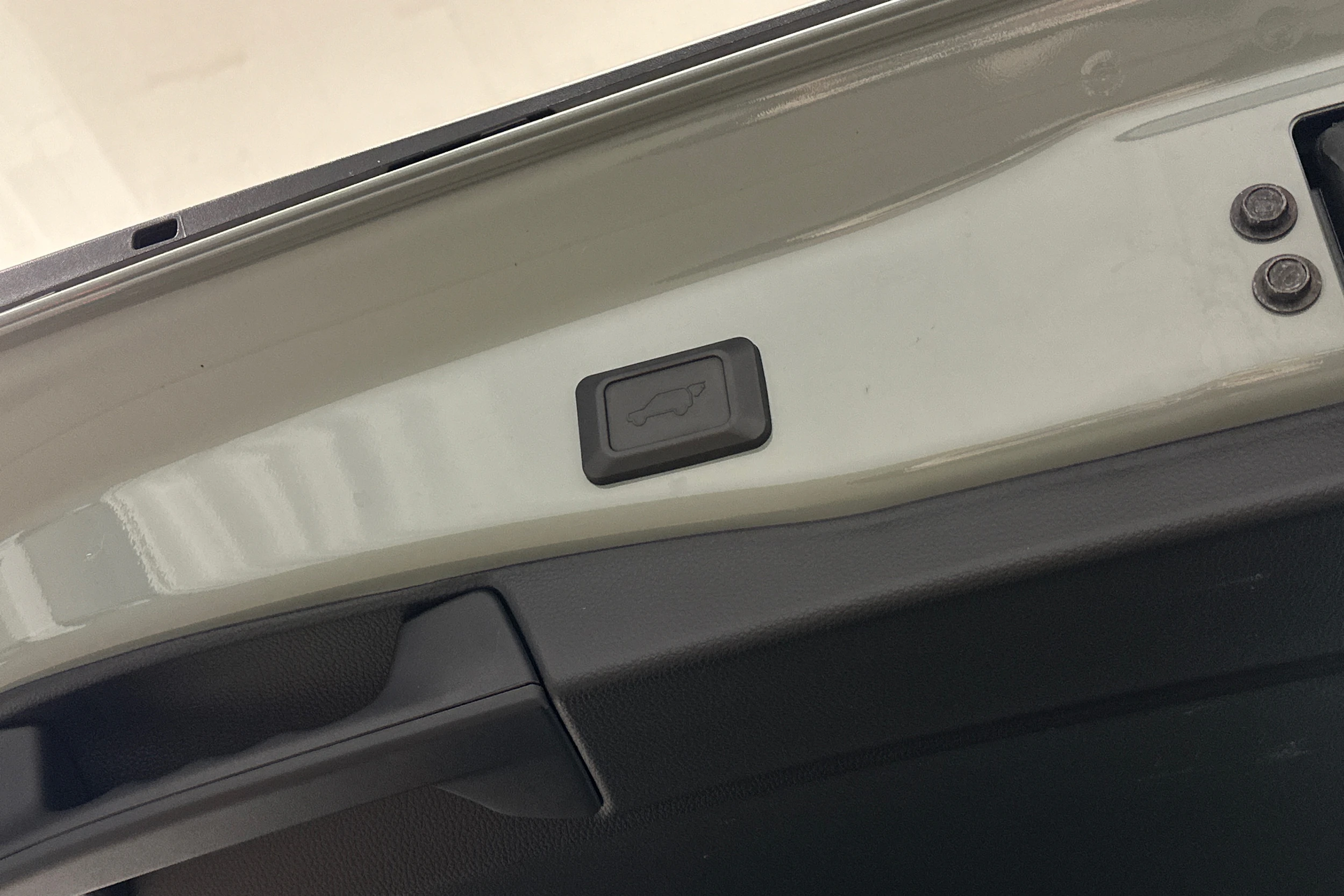 harmaa Toyota RAV4 2022 kuva 16.