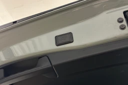 harmaa Toyota RAV4 2022 kuva 16.