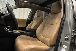 harmaa Toyota RAV4 2022 kuva 17.