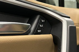 harmaa Toyota RAV4 2022 kuva 19.