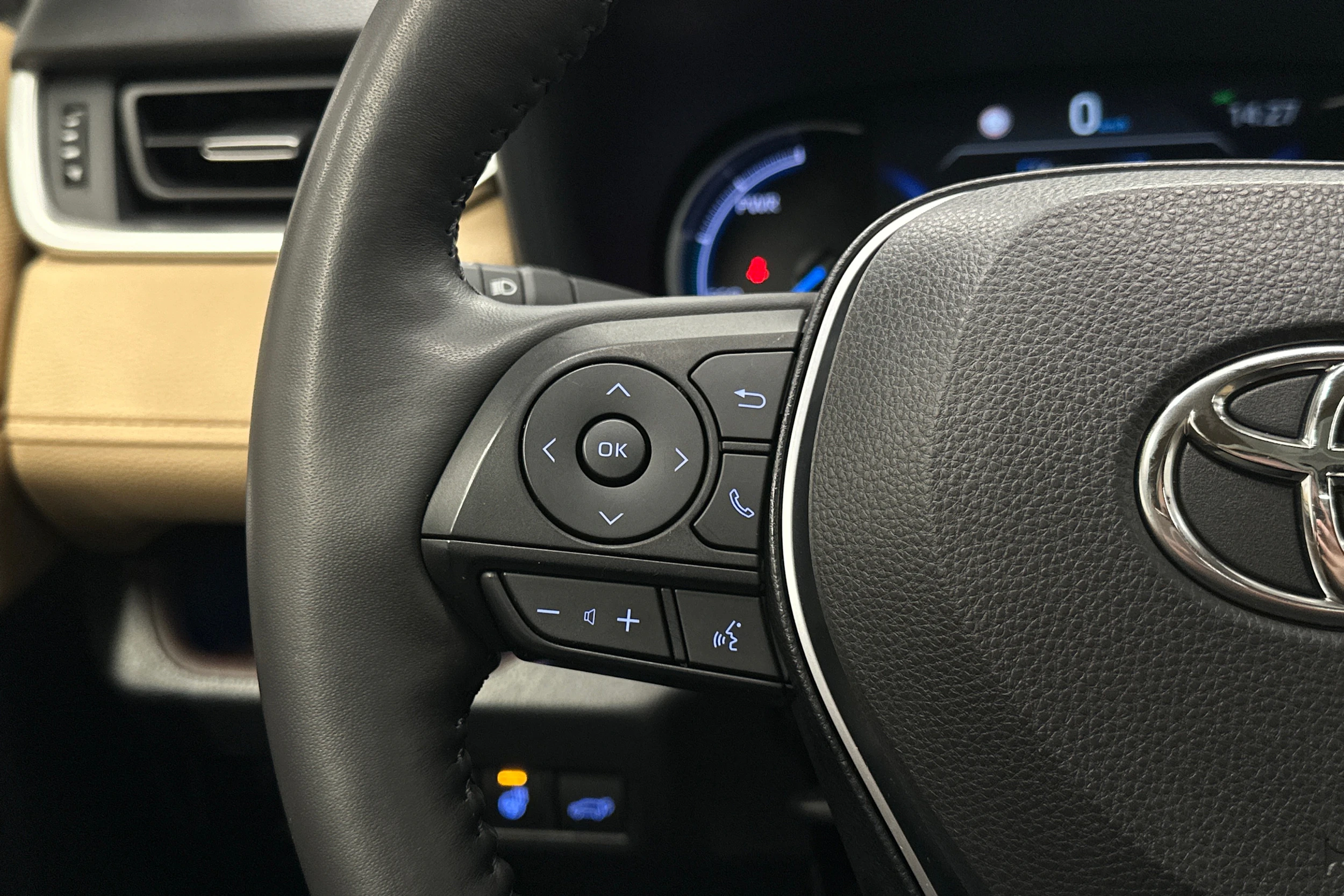 harmaa Toyota RAV4 2022 kuva 21.