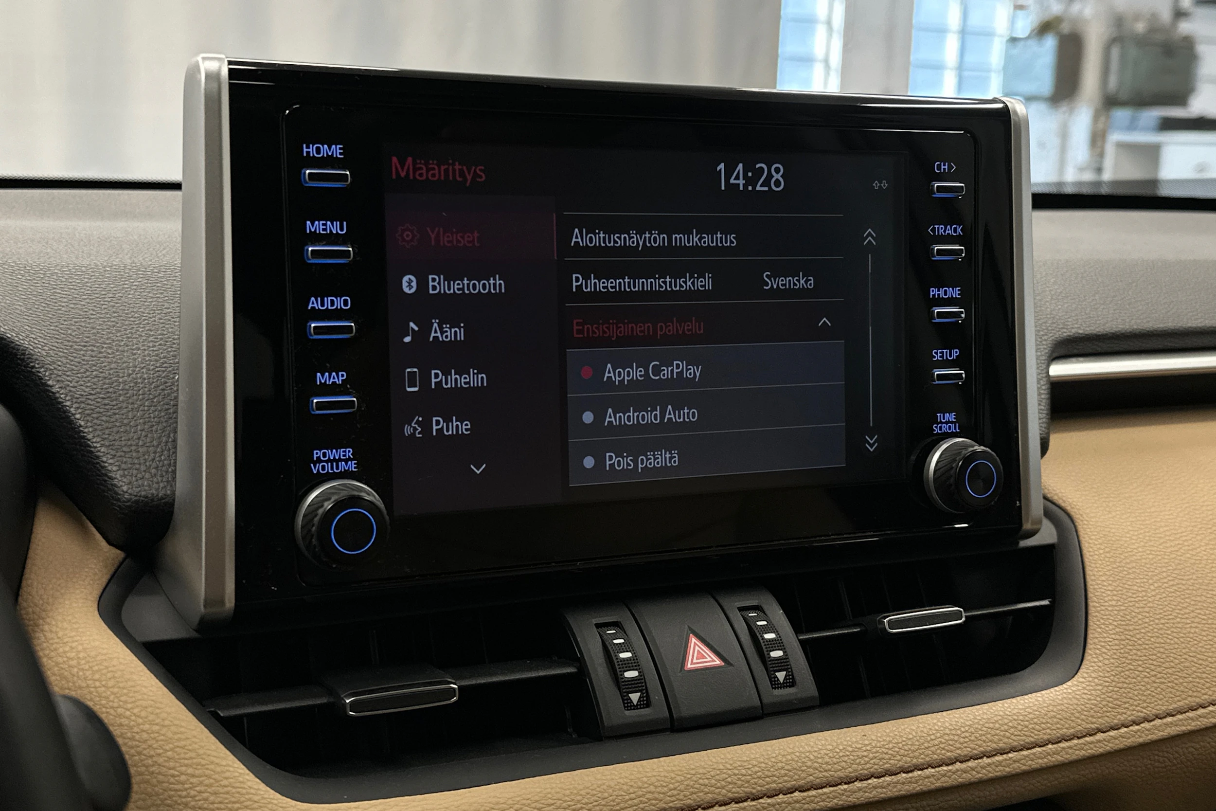 harmaa Toyota RAV4 2022 kuva 25.