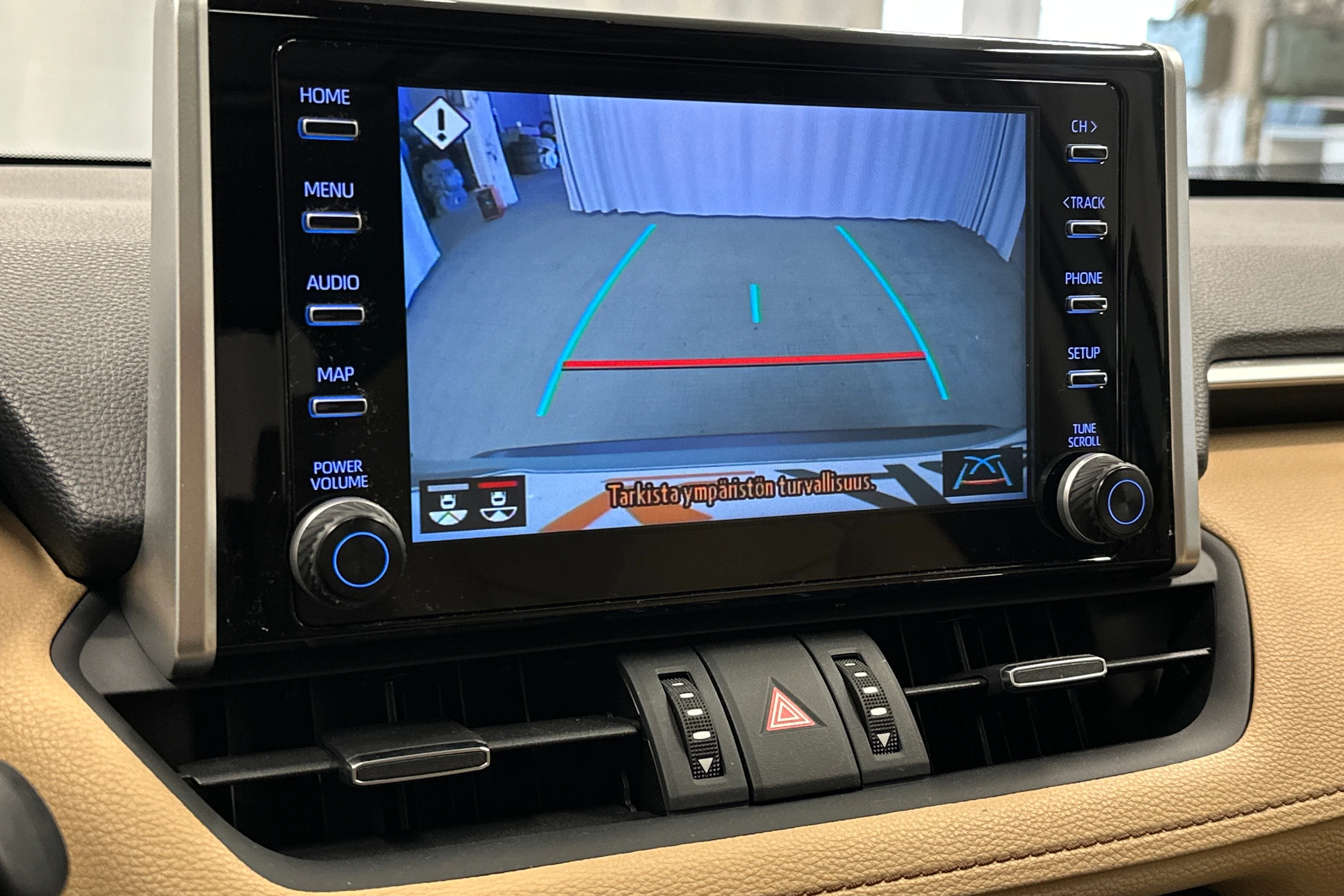 harmaa Toyota RAV4 2022 kuva 27.