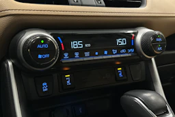 harmaa Toyota RAV4 2022 kuva 28.