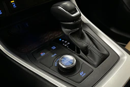 harmaa Toyota RAV4 2022 kuva 29.