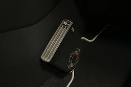 harmaa Toyota RAV4 2022 kuva 30.