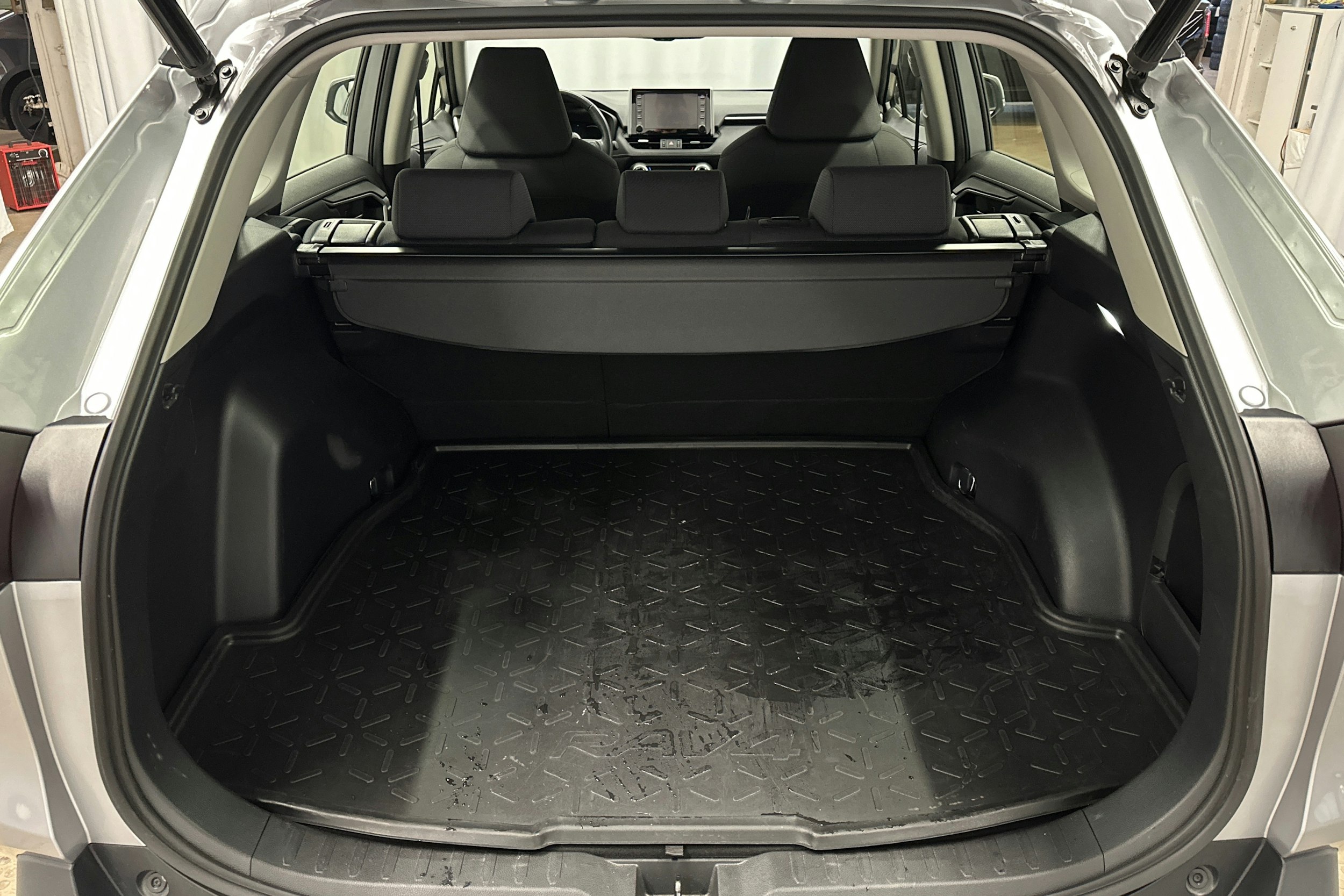 hopea Toyota RAV4 2022 kuva 11.