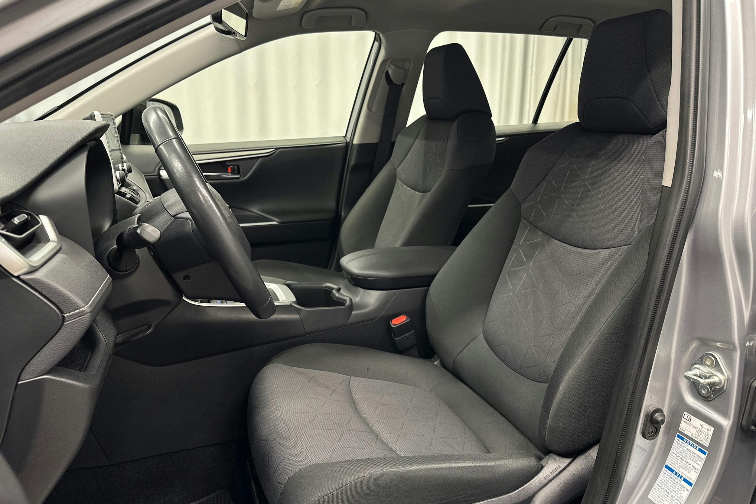 hopea Toyota RAV4 2022 kuva 13.