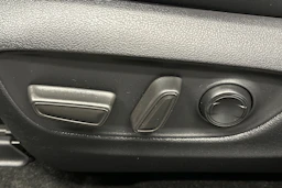 harmaa Toyota RAV4 2022 kuva 14.