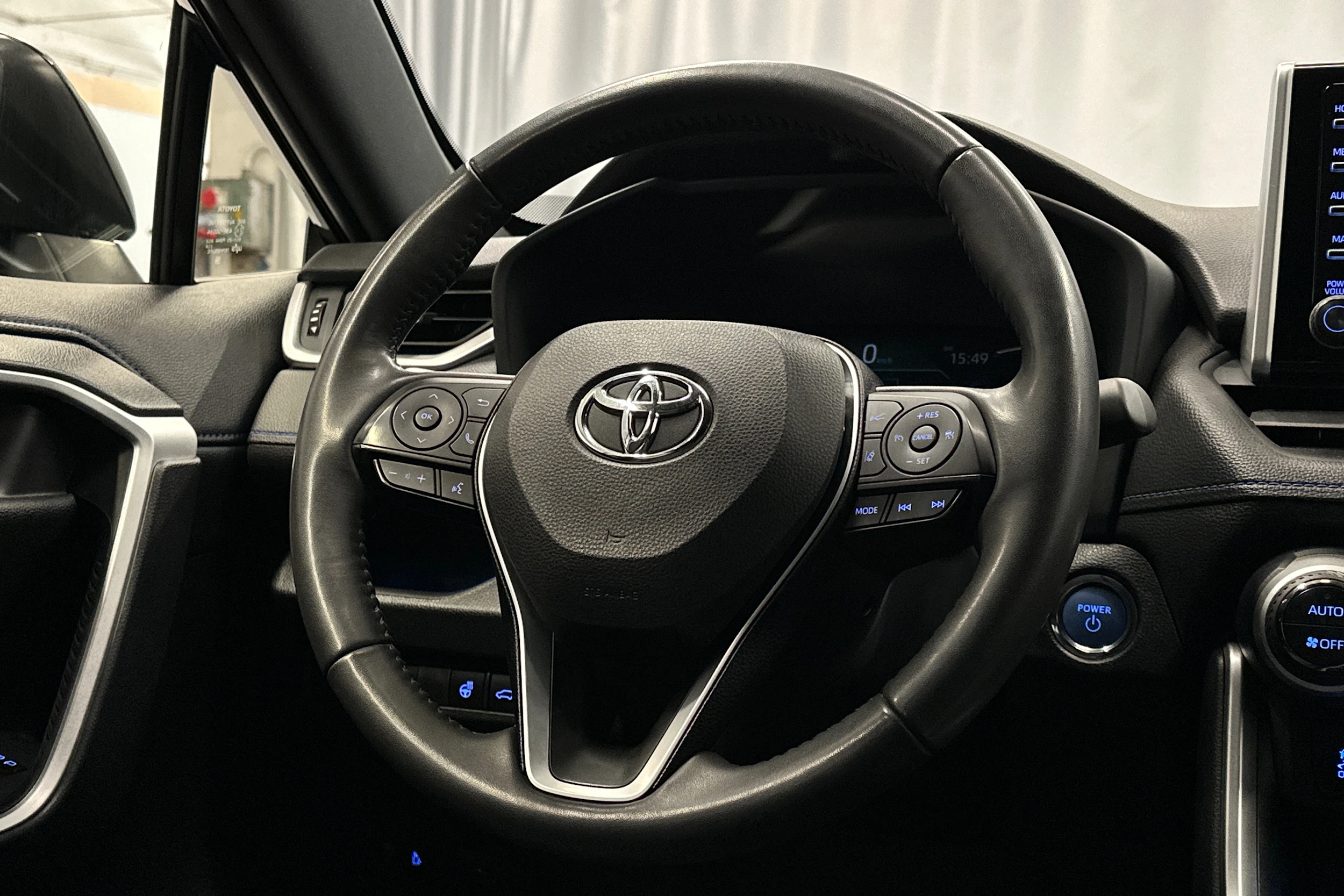 harmaa Toyota RAV4 2022 kuva 15.