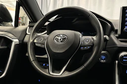 harmaa Toyota RAV4 2022 kuva 15.