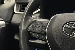 harmaa Toyota RAV4 2022 kuva 16.