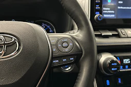 harmaa Toyota RAV4 2022 kuva 17.