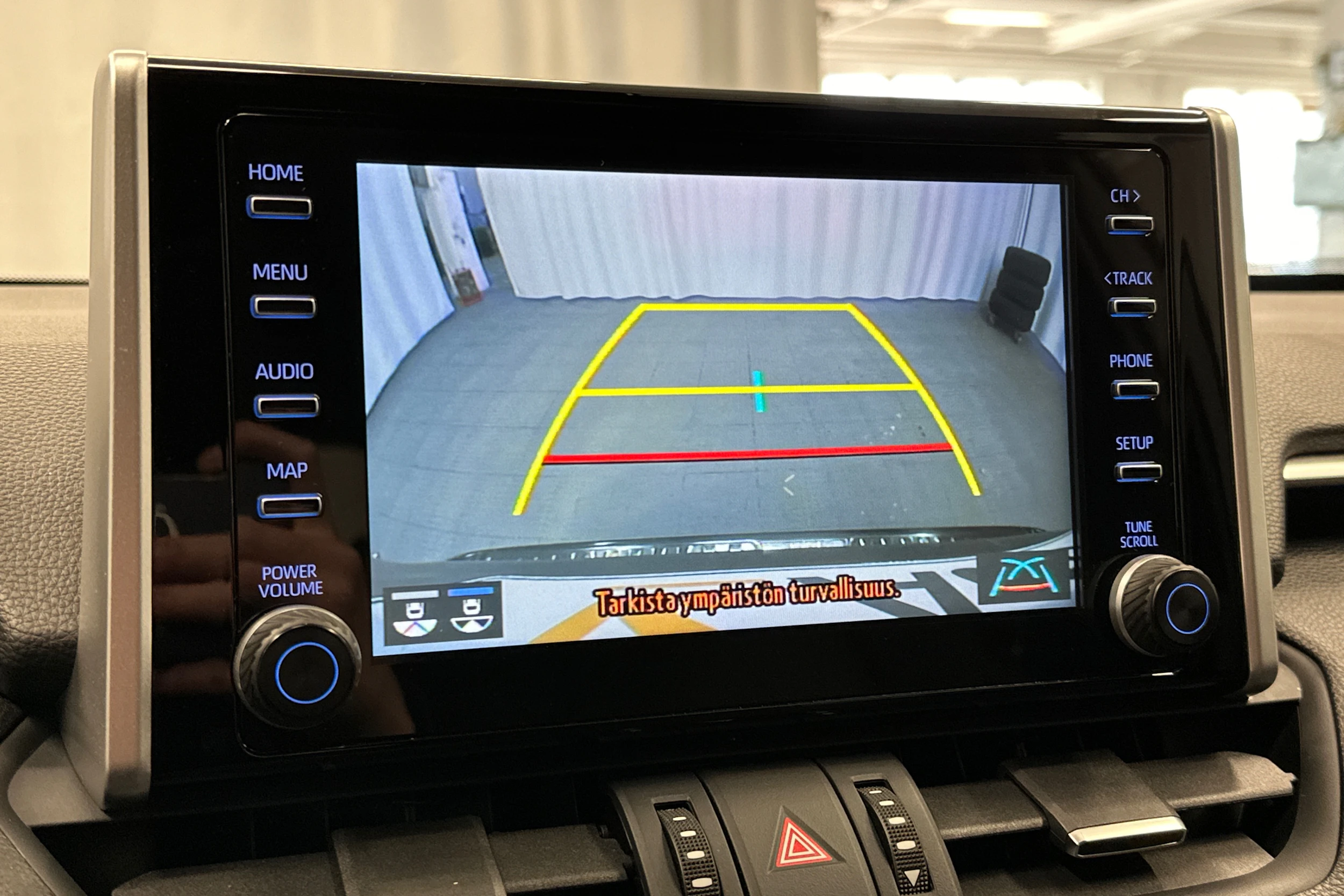 harmaa Toyota RAV4 2022 kuva 20.