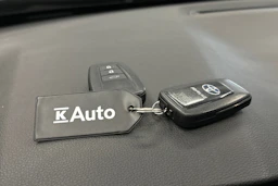 harmaa Toyota RAV4 2022 kuva 23.