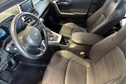 Harmaa Toyota RAV4 2022 kuva 8.