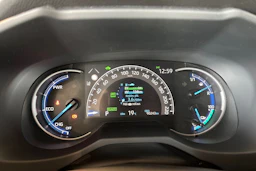 Harmaa Toyota RAV4 2022 kuva 16.