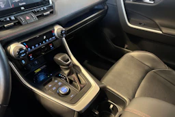 Harmaa Toyota RAV4 2022 kuva 21.