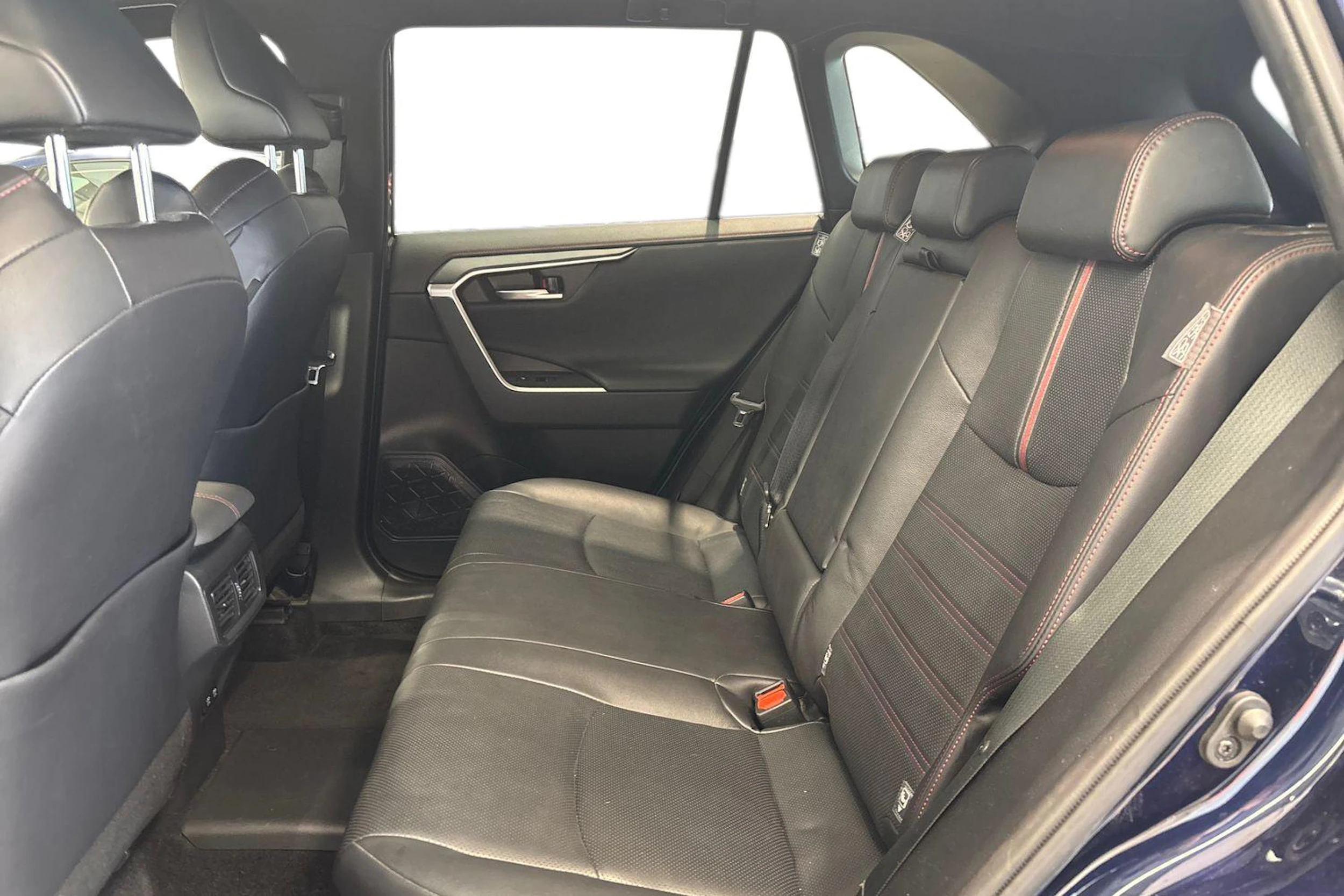 Sininen Toyota RAV4 2022 kuva 8.