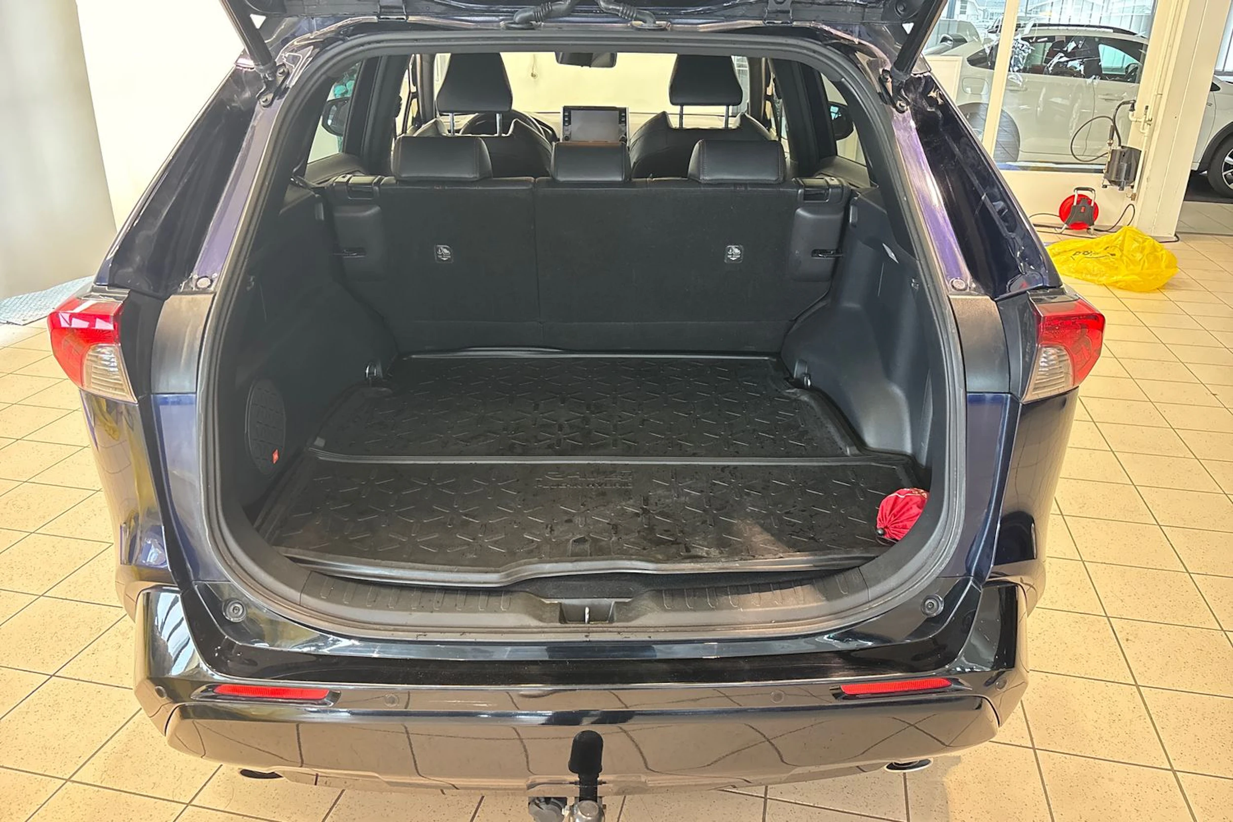Sininen Toyota RAV4 2022 kuva 14.