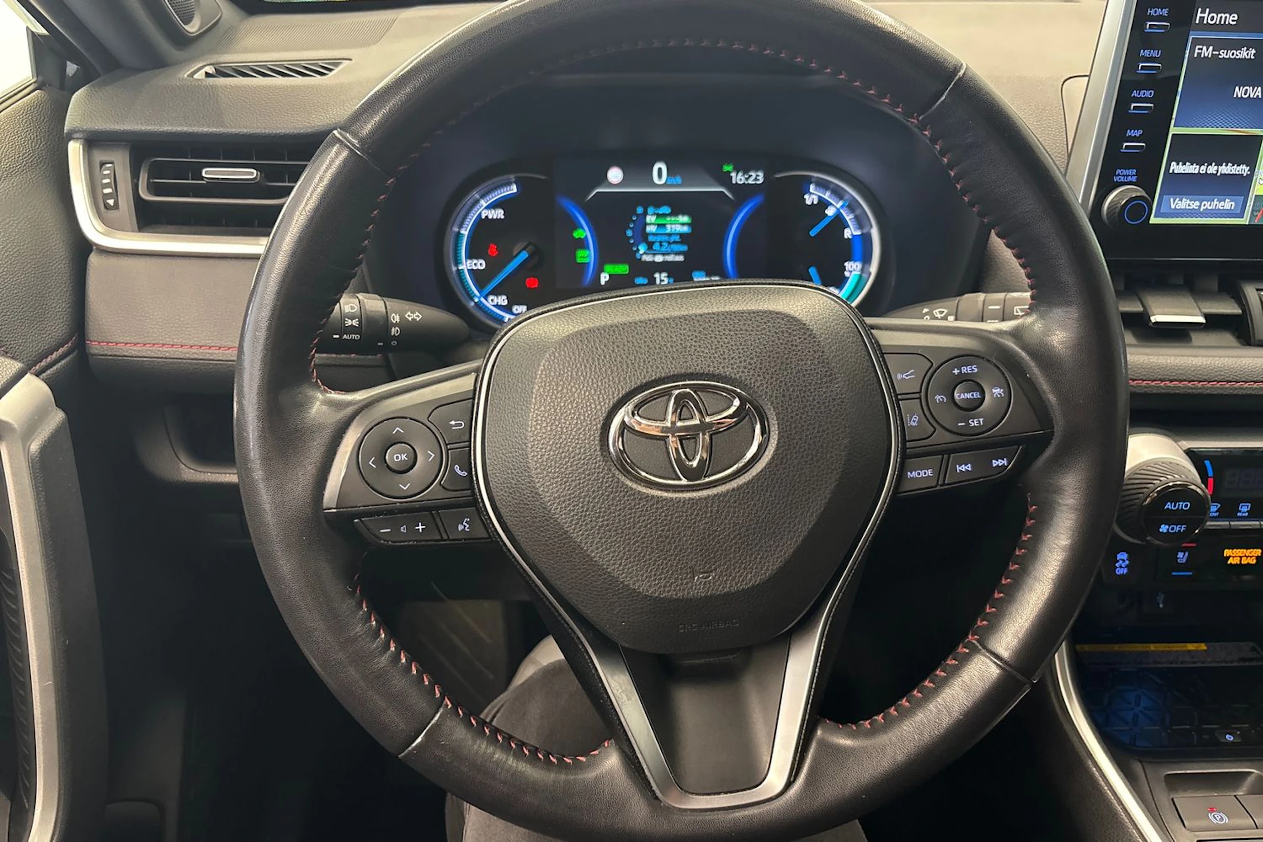 Sininen Toyota RAV4 2022 kuva 21.