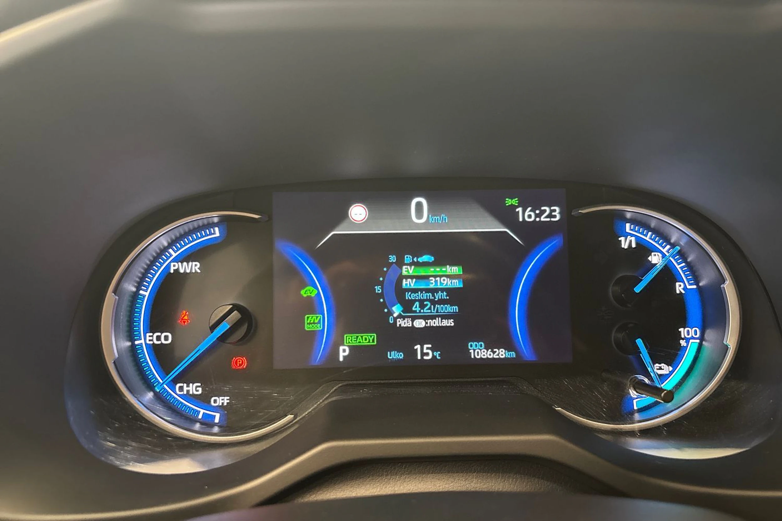 Sininen Toyota RAV4 2022 kuva 22.