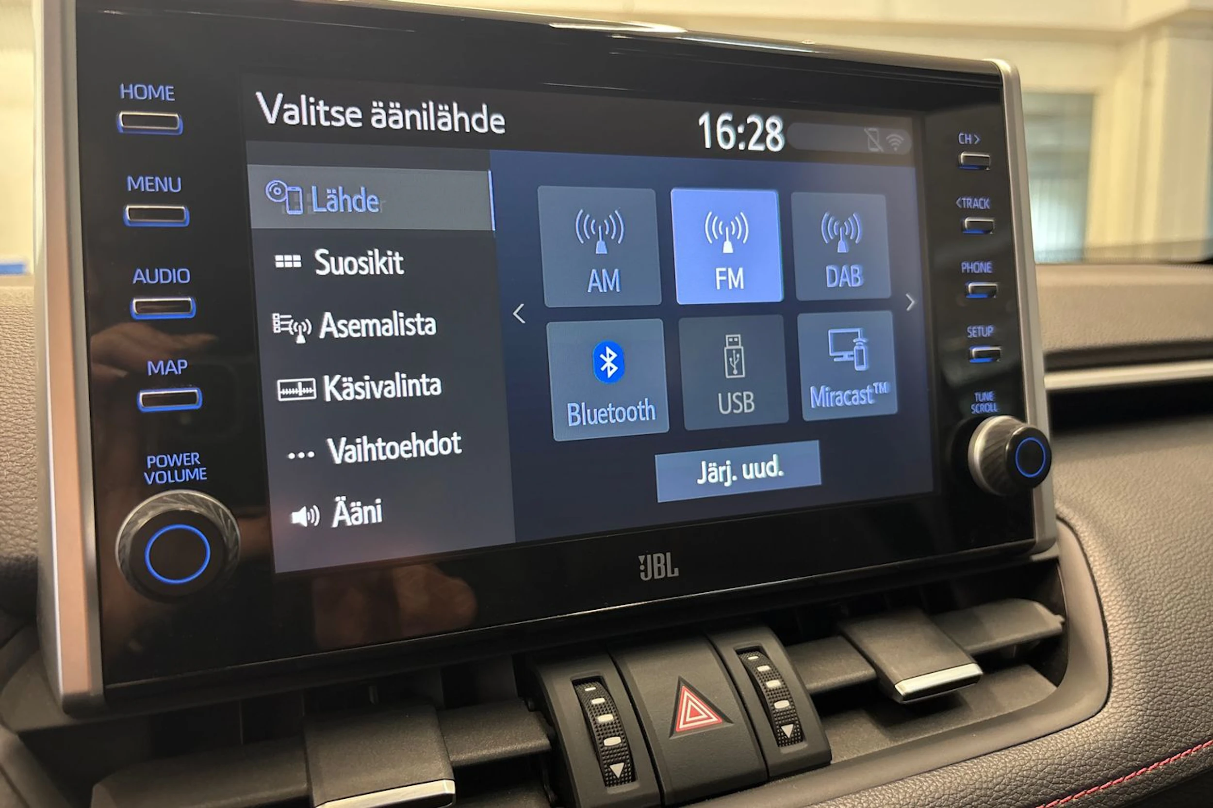 Sininen Toyota RAV4 2022 kuva 32.
