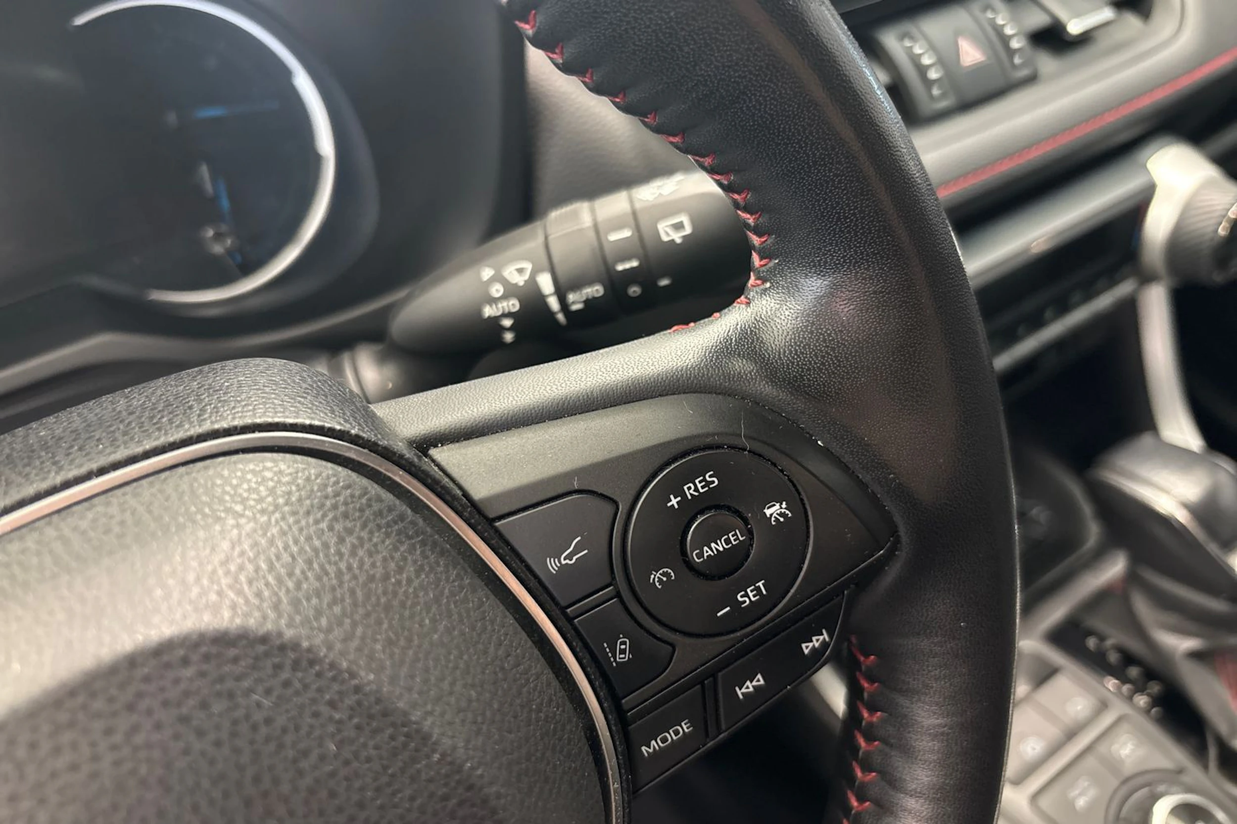 Sininen Toyota RAV4 2022 kuva 37.