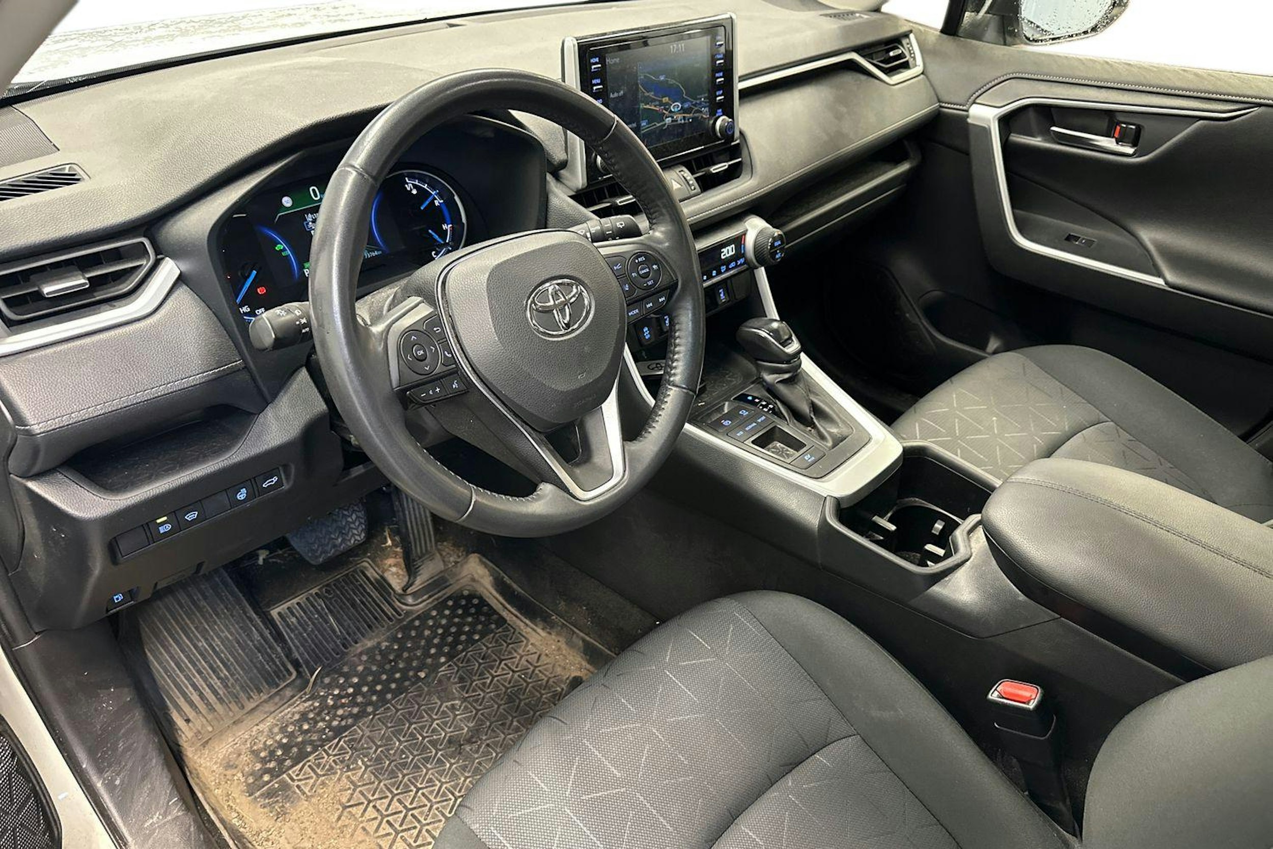 valkoinen Toyota RAV4 2022 kuva 3.