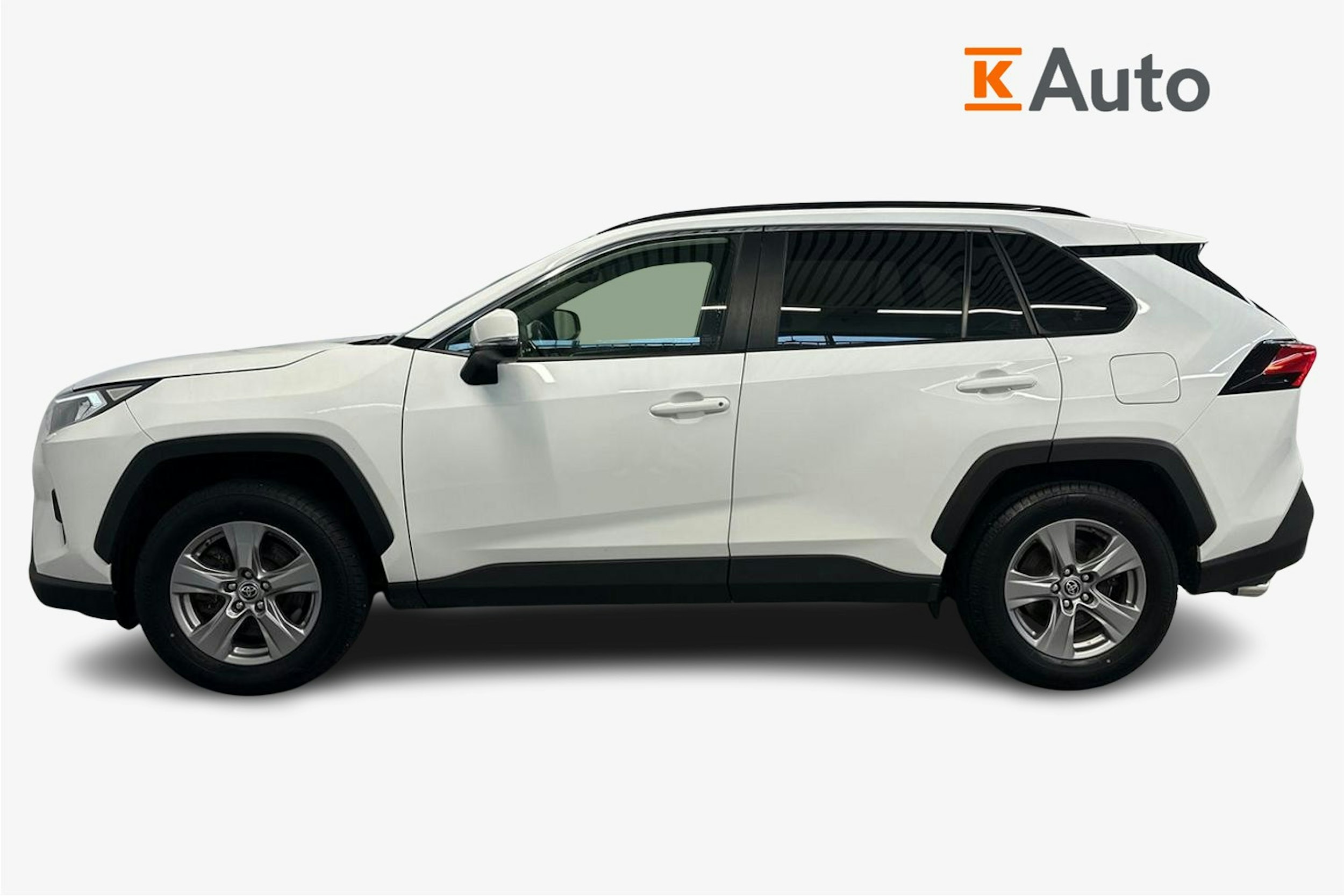 valkoinen Toyota RAV4 2022 kuva 6.