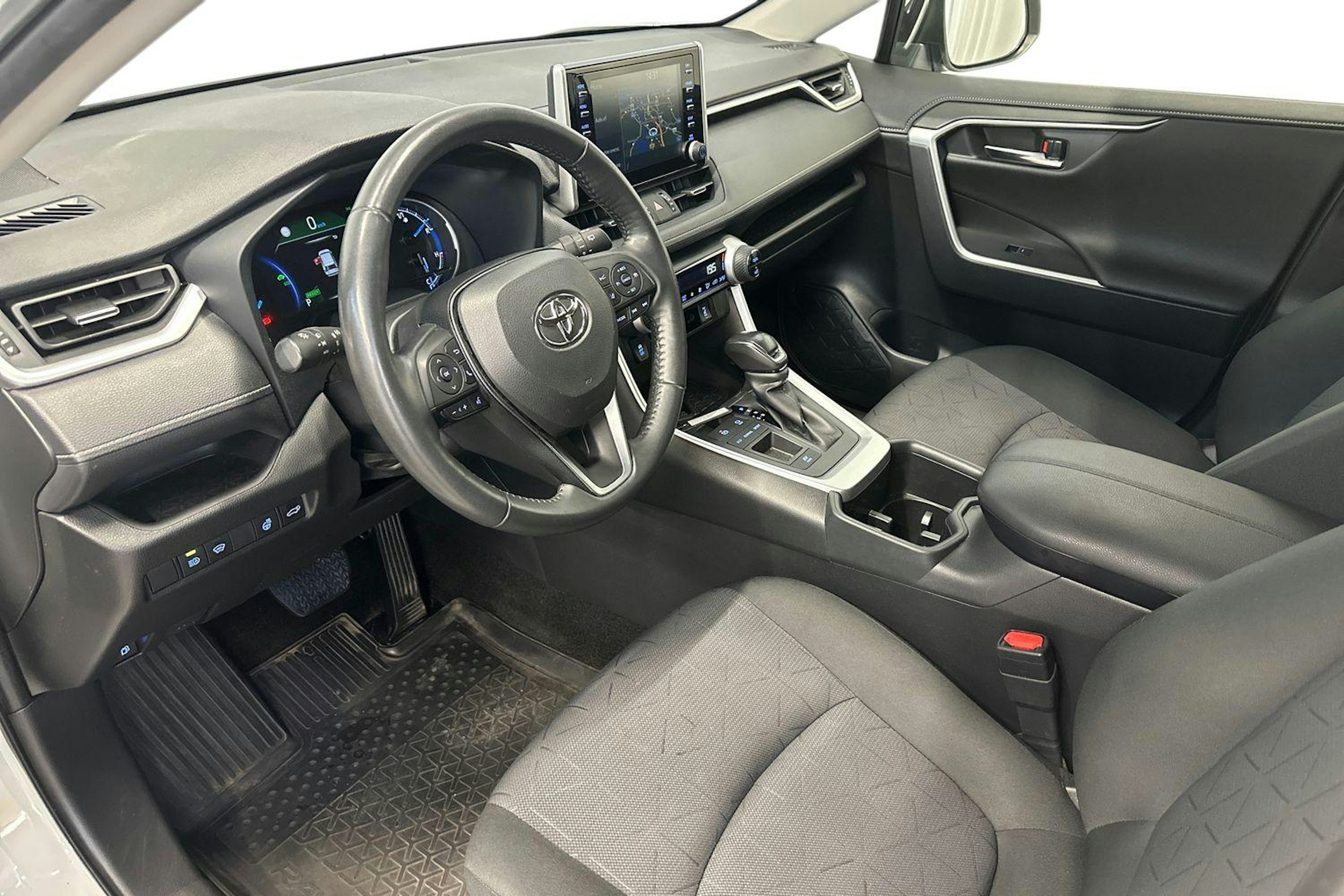 valkoinen Toyota RAV4 2022 kuva 7.