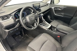 valkoinen Toyota RAV4 2022 kuva 7.