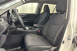 valkoinen Toyota RAV4 2022 kuva 14.