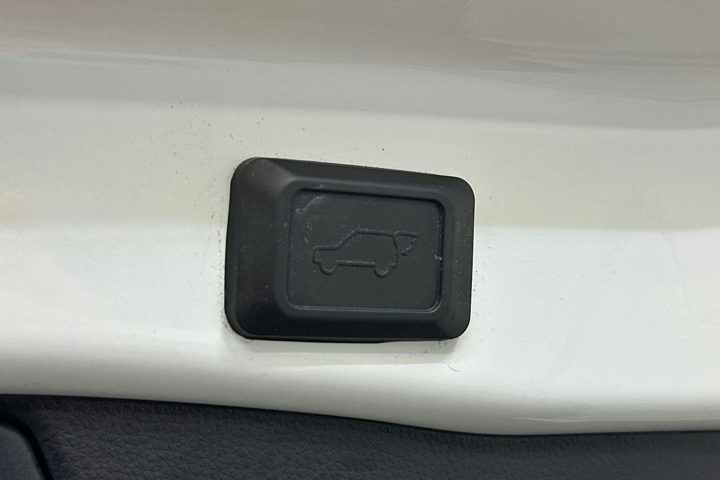valkoinen Toyota RAV4 2022 kuva 18.